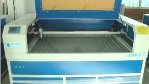 深圳成馳機電設備 專業(yè)供應龍崗激光雕刻機與切割機